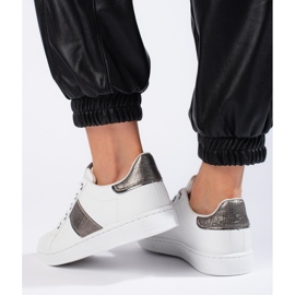 Women's white sports shoes 2