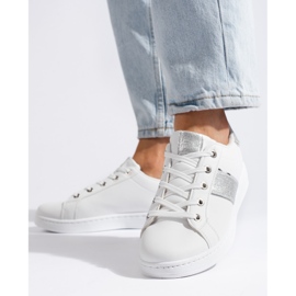 Women's white sports shoes 1