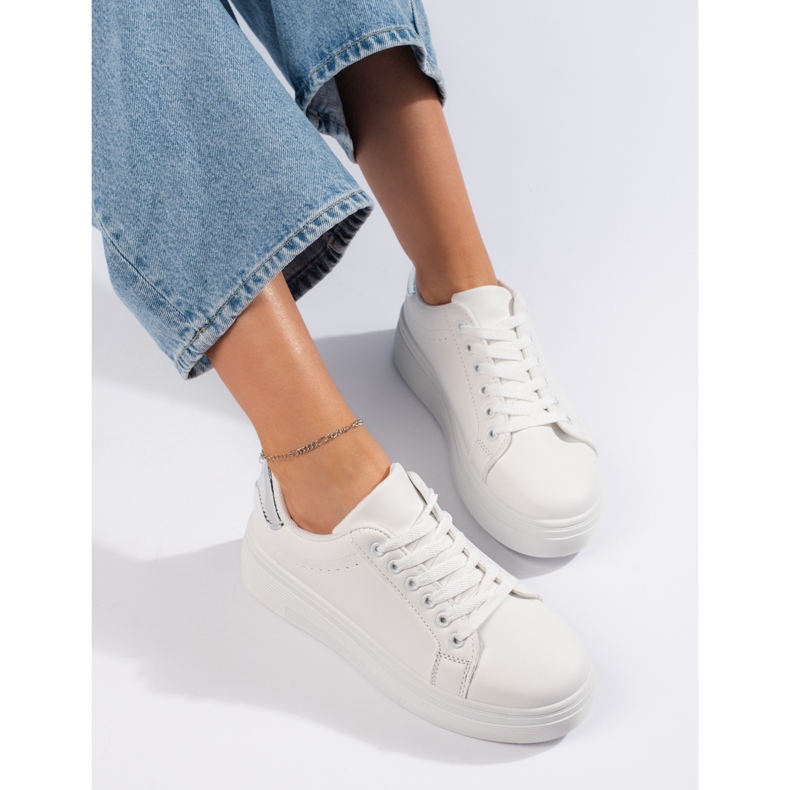 White women's sports shoes 1 White women's sports shoes 1