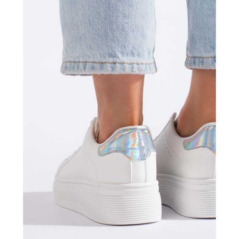 White women's sports shoes 2 White women's sports shoes 2