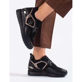 Women's black sports shoes 1