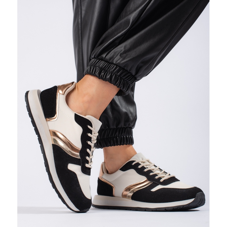 Women's black sports shoes 1