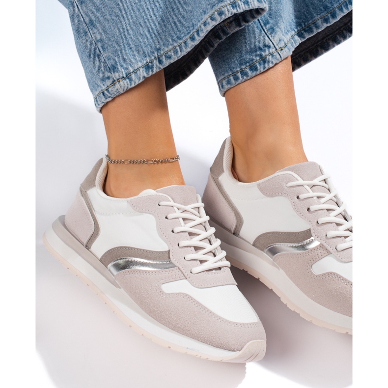 Women's white sports shoes 2 Women's white sports shoes 2