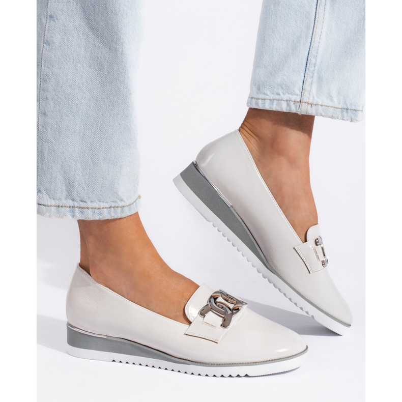 Goodin White women's lords on the platform 1