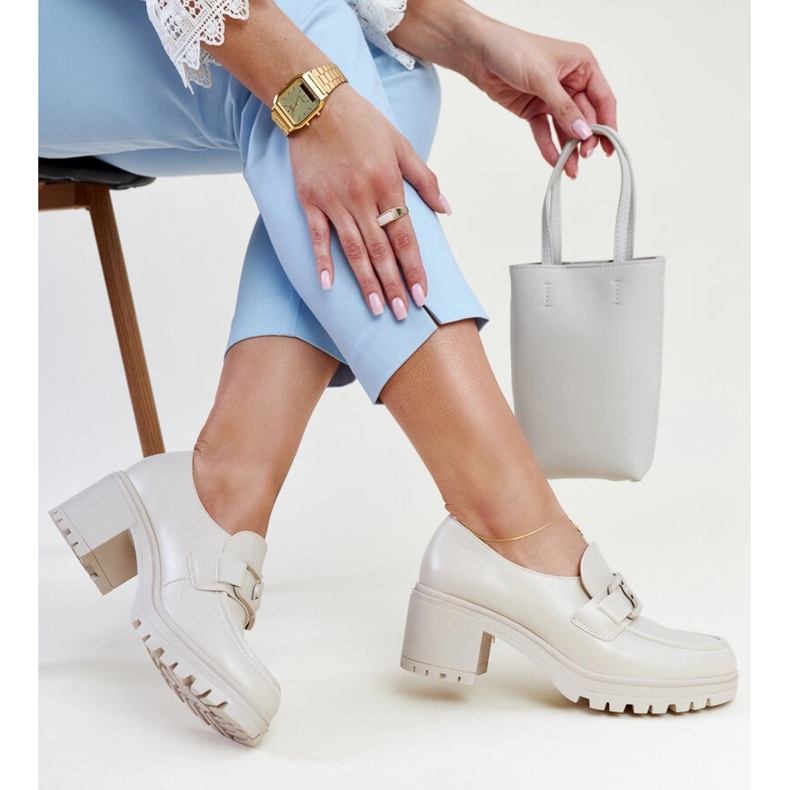 Beige shoes with a leather insert from Vinceza 1