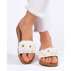 Women's suede slippers with flowers, white 2