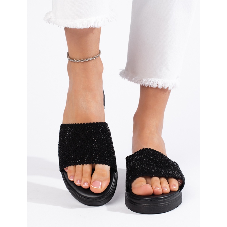Black women's platform flip-flops 1