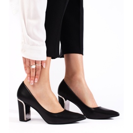 Women's black high-heeled pumps 1