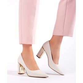 Women's white high-heeled pumps 1