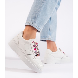 White women's sneakers tied with a ribbon 2