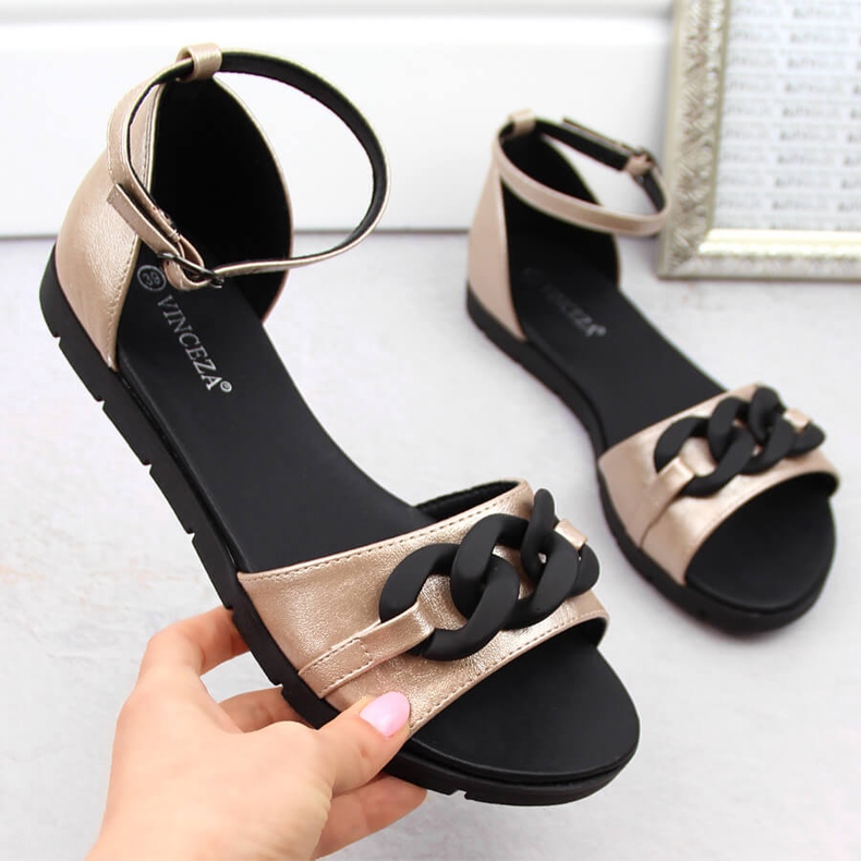 Women's flat sandals with a chain, gold Vinceza 17320 golden 1