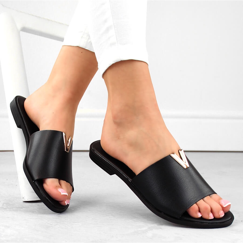 Black women's low-heeled flip-flops eVento 7736 1 Black women's low-heeled flip-flops eVento 7736 1