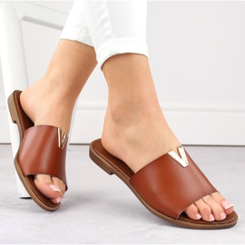 Brown women's low-heeled flip-flops eVento 7736 1