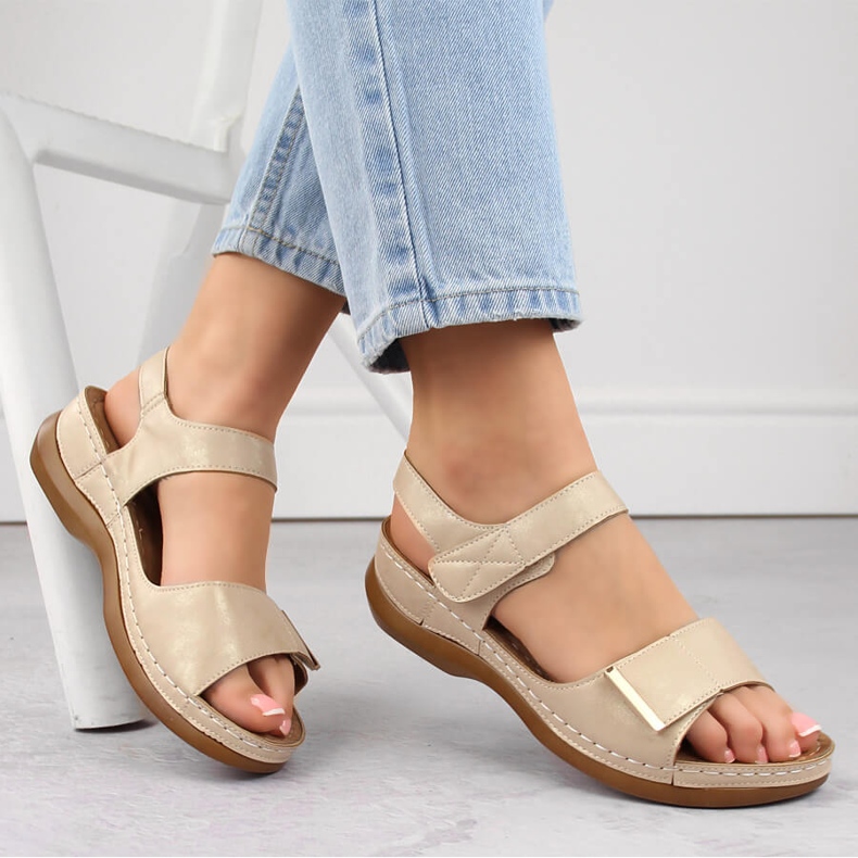 Women's comfortable sandals with velcro, beige eVento 0146 1