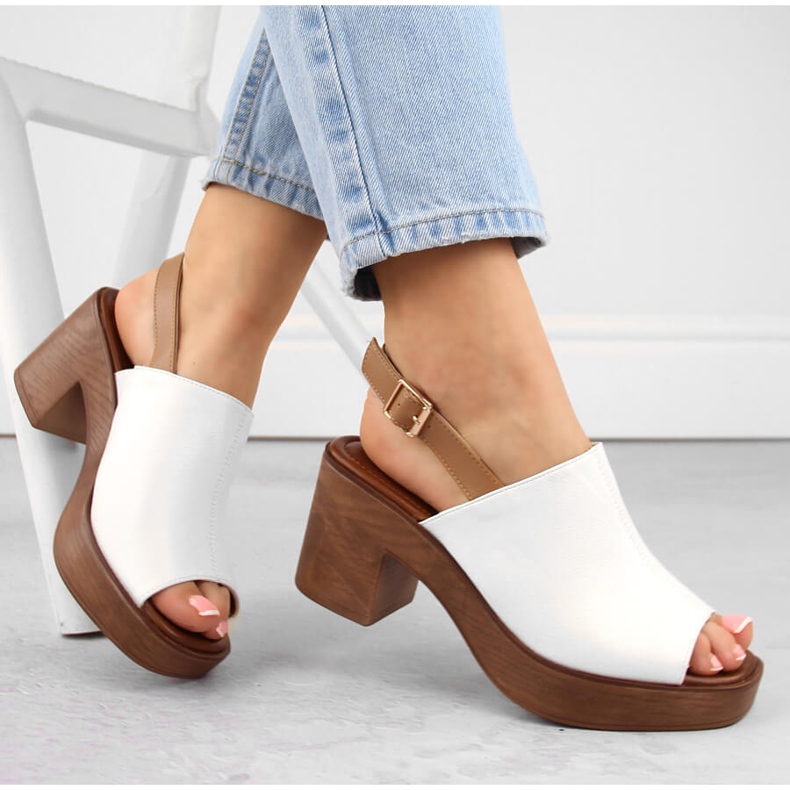 M. DASZYŃSKI Women's sandals with high heel and platform, white M.Daszyński MR23117-4 1