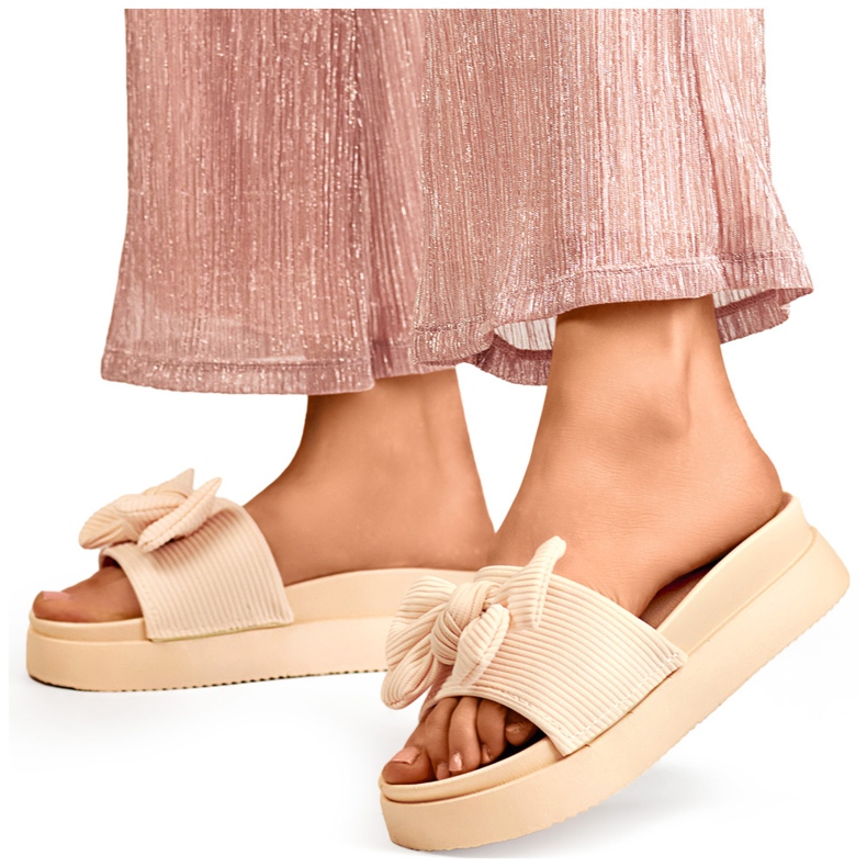 Beige women's slippers with a bow on a thick sole 1