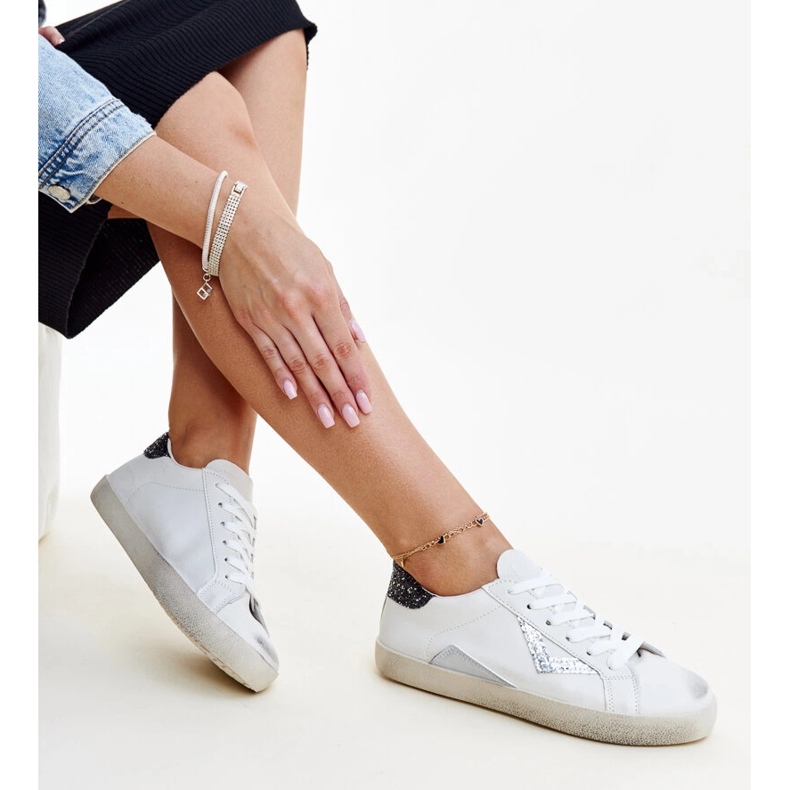 White sneakers with a worn effect by Gombol 1