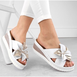 Comfortable women's leather wedge slippers with a flower, white Artiker 54C0537 1