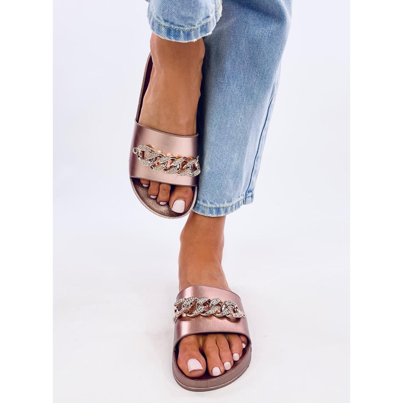 Tilia Champagne slippers with chain golden 2
