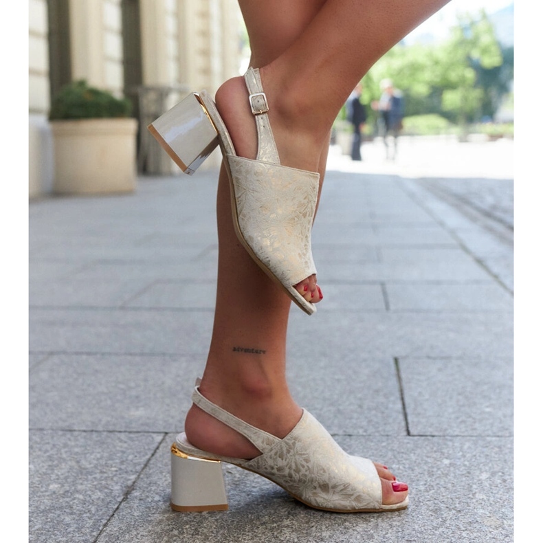 Block sandals with a leather insert Nuna beige 1