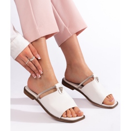 Women's white flat flip-flops 1