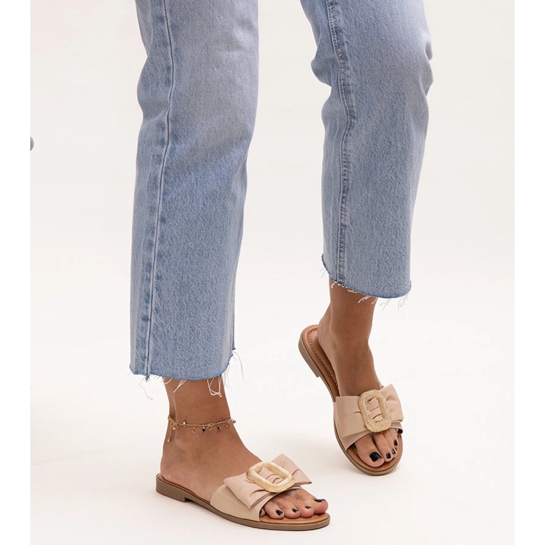 Beige flip-flops with a Limera buckle 1