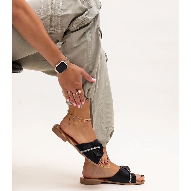 Hats decorated with a strap with Amari zircons black 1