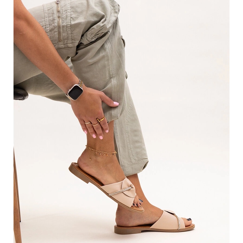 Hats decorated with a strap with Amari zircons beige 1