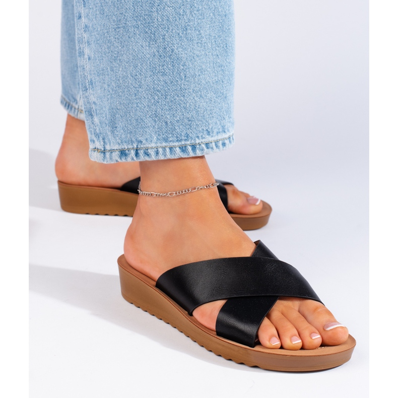 Black women's platform flip-flops 1
