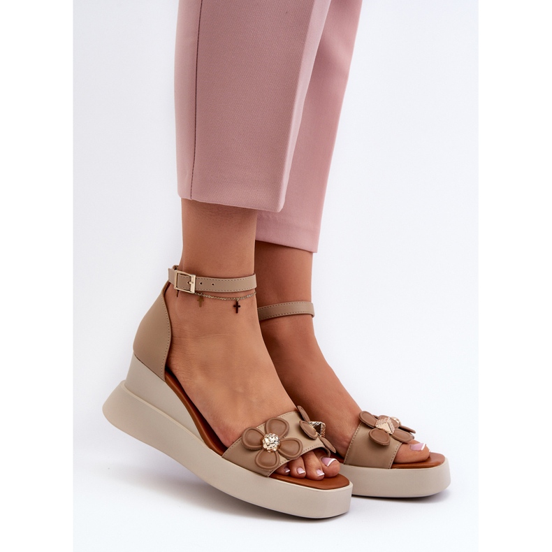 Jezzi Beige Women's Sandals On A Platform And Wedge With Flowers Foviana 2