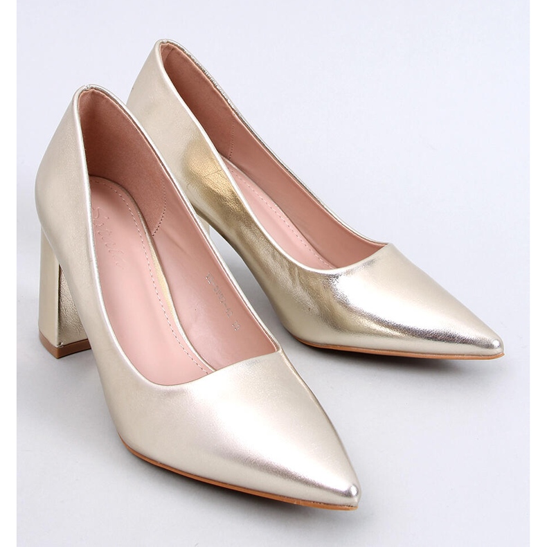 Clairay Gold wide heel pumps golden 1