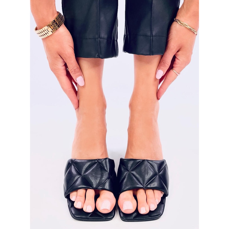 Wide-heeled Helen Black slippers 1