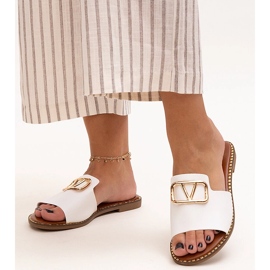White flip-flops with a Mariza buckle 1