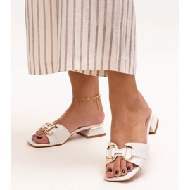 Low-heeled flip-flops with a decorative Luara buckle white 1