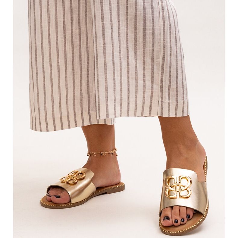 Gold flip-flops decorated with a Perkin buckle golden 1