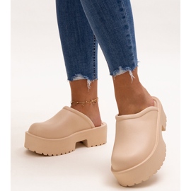 Beige flip-flops with a massive Huss sole 1