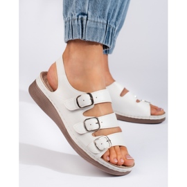Comfortable white sandals with a low wedge 1 Comfortable white sandals with a low wedge 1