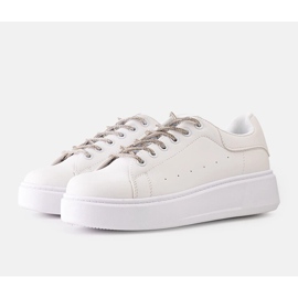 White sneakers with eye-catching Asmait decoration 1 White sneakers with eye-catching Asmait decoration 1