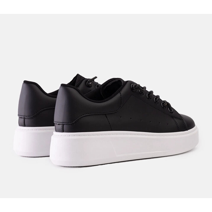 Black sneakers with eye-catching Asmait decoration 1 Black sneakers with eye-catching Asmait decoration 1