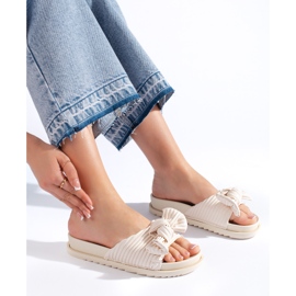 Beige slippers with a bow 1