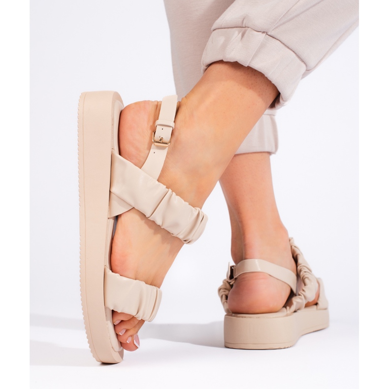 Beige sandals with ruffles 1