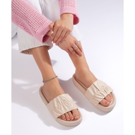 Light beige ruffled women's flip-flops 1