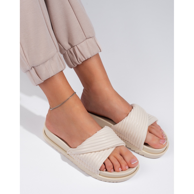 Light beige women's flat slides 1