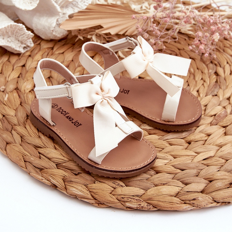 Patent leather children's sandals with a Velcro bow, light beige Joratia 2 Patent leather children's sandals with a Velcro bow, light beige Joratia 2