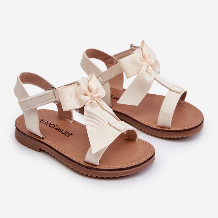 Patent leather children's sandals with a Velcro bow, light beige Joratia 1 Patent leather children's sandals with a Velcro bow, light beige Joratia 1