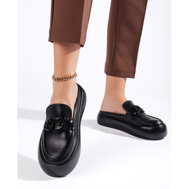 Closed, stylish black women's flip-flops 1