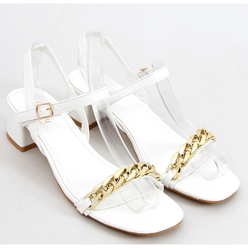 Low-heeled sandals from Daphne White 2