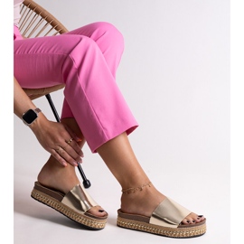 Gold flip-flops with a decorative Jasmine sole golden 1