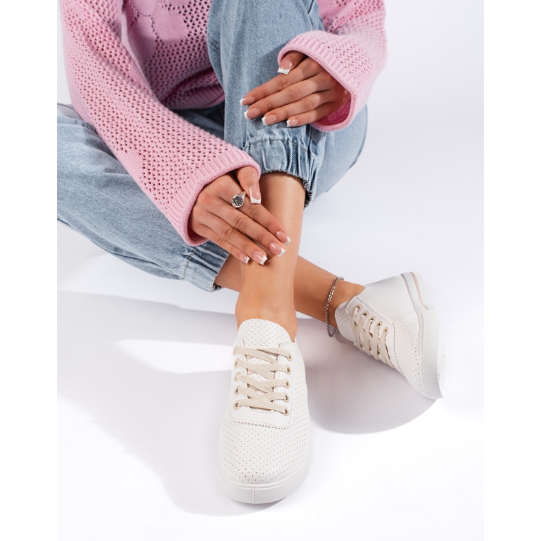 White women's sneakers with beige laces 1