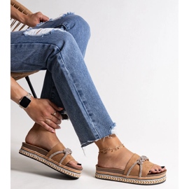 Brown flip-flops decorated with Kamilian zircons beige 1